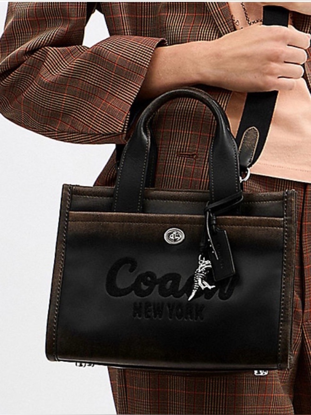 Coach Cargo Tote 26 Loved Leather Black Soft Grain Leather NWT - Picture 4 of 15